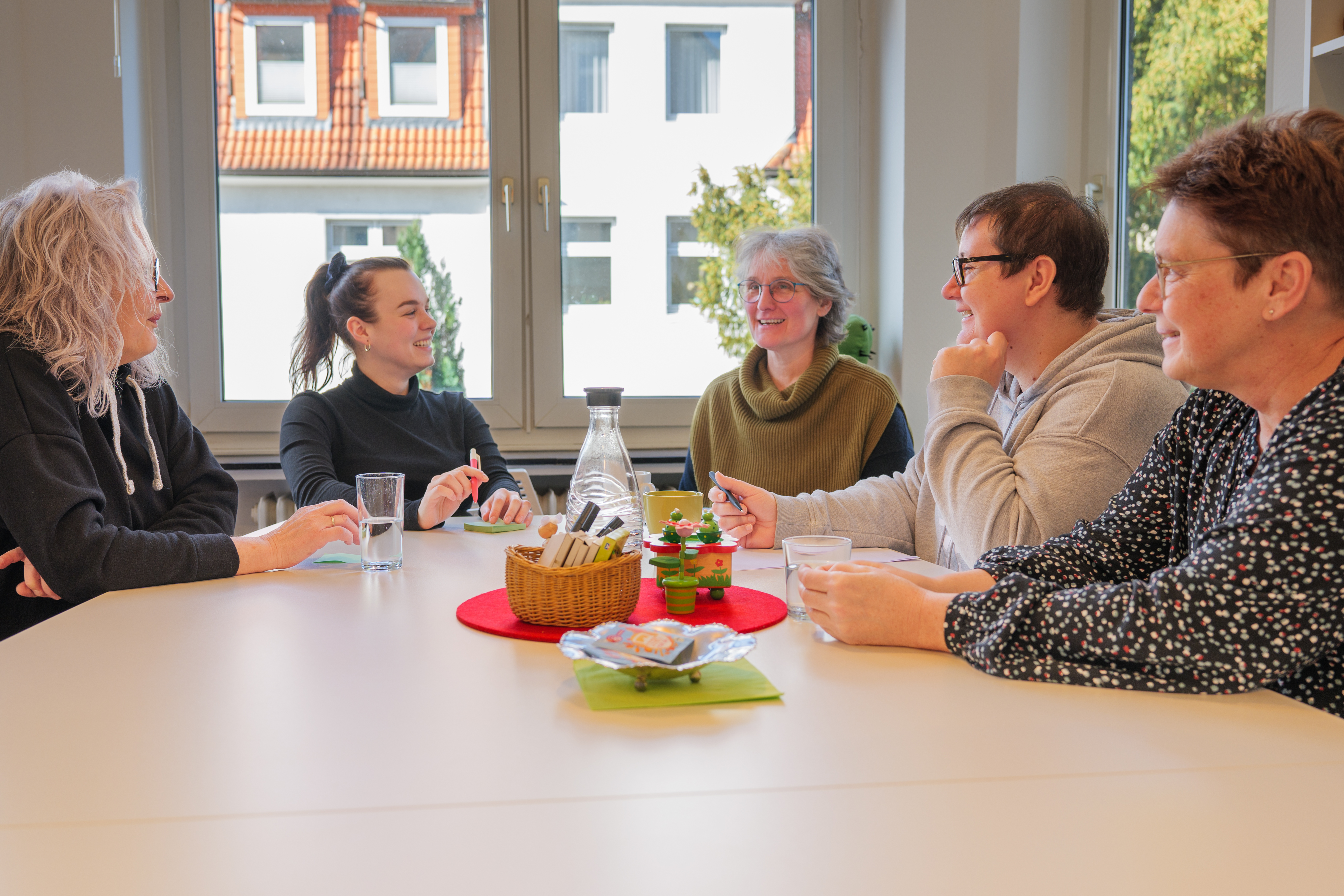 Mitarbeitende planen neue Ideen