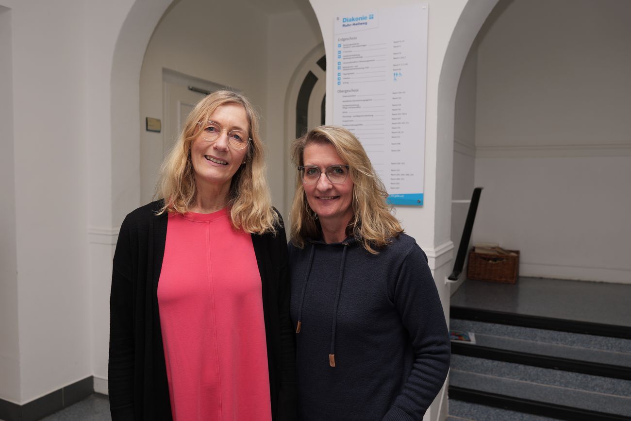 Foto zeigt zwei Kolleginnen aus dem Bereich Vormundschaften