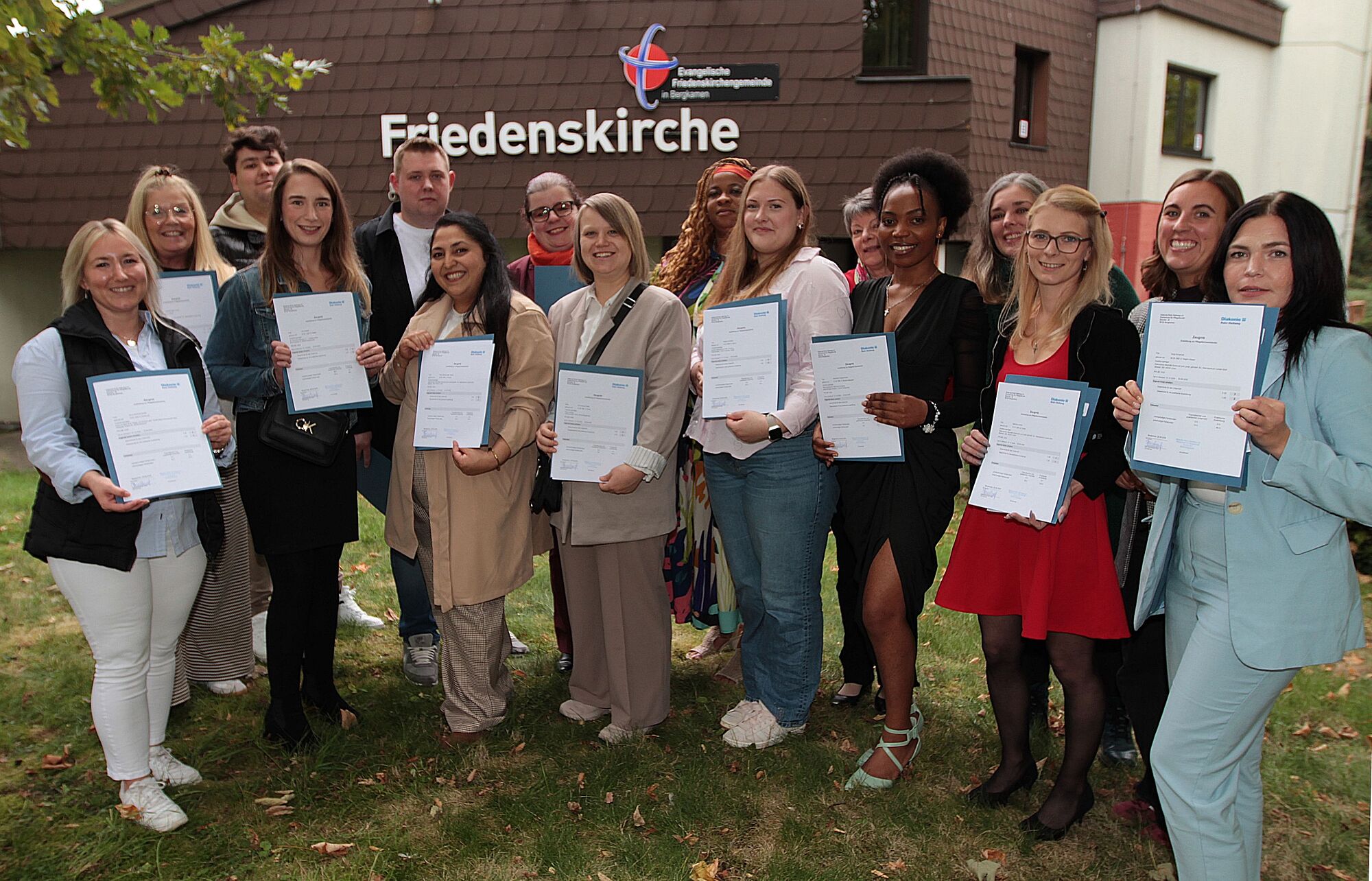 bestandene Pflegefachassistenzen freuen sich.